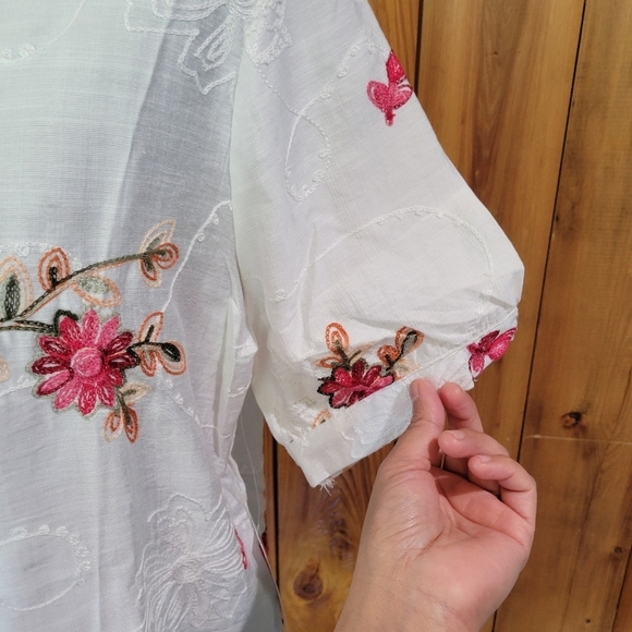White Floral Embroidered Blouse - Picture 6 of 15